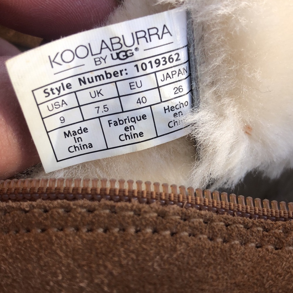 UGG KOOLABURRA Chestnut Short Mocasin Zip Boot 9 EUC - Picture 13 of 16